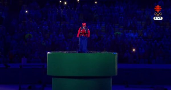 Japonya başbakanı Shinzo Abe, Rio 2016 kapanış töreninde Tokyo 2020 için Süper Mario kılığında